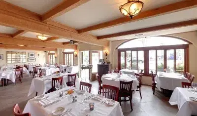 Toma Restaurant & Bar